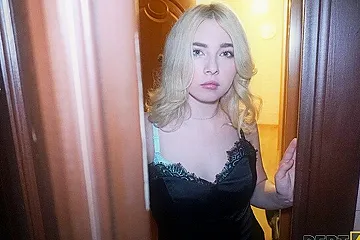 DEBT4k. Hairdresser cant earn enough money so why sells her vagina - porn video