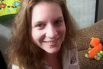 Tiener geniet van trio - porn video
