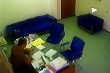 Quick amateur blow in the office - porn video