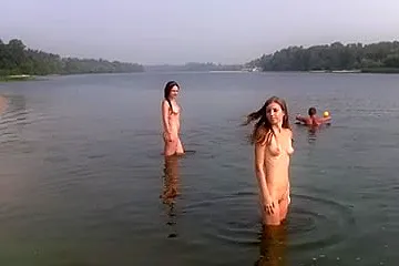 Young nudist beach girl (18+) - porn video