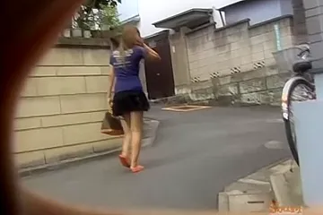 Japanese sharking master lifts up a cute girl's skirt - porn video
