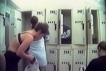 Spy cam (fake) in public dress room shoots nude amateur females - porn video