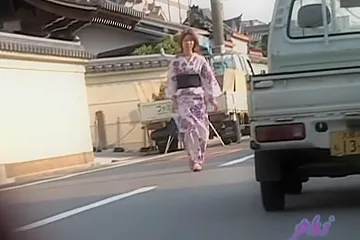 Public sharking of a gorgeous Japanese woman in a kimono - porn video