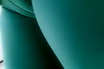 Cameltoe pussy in extreme close up - porn video