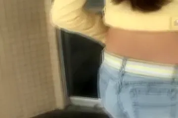 Candid ass wrapped in blue tight jeans caught in the street - porn video
