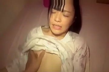 Cho em Phuong Mai h&iacute_t nuoc hoa k&iacute_ch duc manh roi phang chich cuc d&atilde_ doi suong chim - porn video
