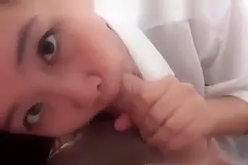 Em cave g&aacute_i goi viet cuc ngon da trang v&uacute_ lon to m&uacute_p l&agrave_m t&igrave_nh cho kh&aacute_ch ph&ecirc_ qu&aacute_ - porn video