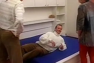 Une naine bien baiser - porn video