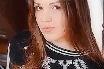 Solo Girl Makes A Amazing Show With Louise Sanders - porn video