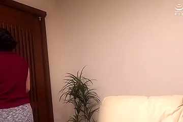 Iwan-12 官能的な下着姿で男たちを惑わせる淫乱ミセスの妖艶ランジェリー性交 三浦恵理子 - porn video