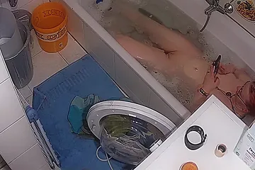 Caught Taking A Bath (no Sound) - porn video