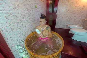 Bathtub Solo - Diana Zilli - porn video