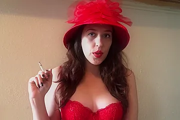 D Smoking Vs 120 Vintage Style Red Hat And Bra Red Lipstick With Sexy Goddess - porn video