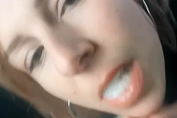 plan pipe avec un mec sur un parking - porn video