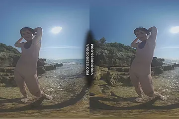 Tattooed Brille Skinny Dipping In The Ocean While On Vacation Jilling - porn video