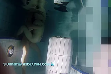 Hot Couple Has Underwater Sex In A Corner - porn video