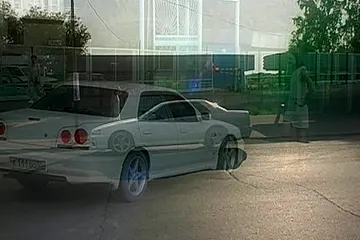 Hooker sucks in the car - porn video