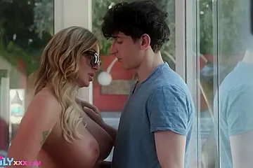 Lolly Dames - Eyes On Stepmom - porn video