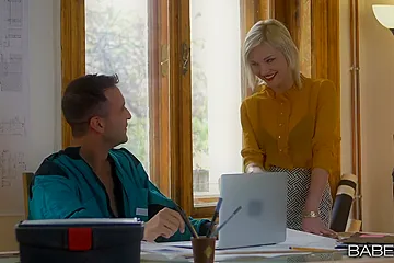 Hot White Hair Office Bitch Hooks Up With A Computer Guy With Zazie Skymm - porn video