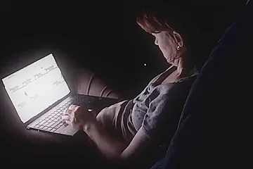look on porno and use fingers - porn video
