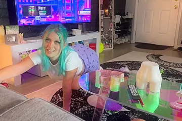 Playing Just The Tip With My Girlfriends Sexy Stepsister - porn video