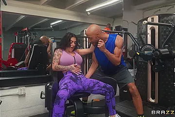 Official Egypt And Dwayne Foxxx In A New Gym Trying To Fuck In Public - porn video