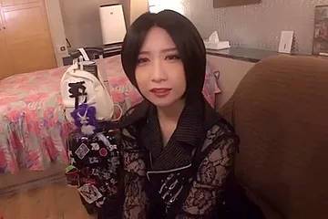 純粋美女が網タイツ姿でオナニーして勃起チンポを見て照れる - porn video