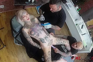 Olivia Wye And Amber Luke - Amber And Saschas Masturbation Action - porn video