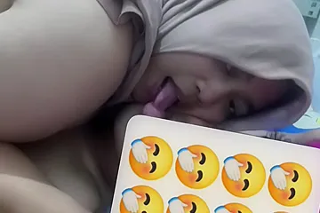 Jilbab indo montok main sama laki orang - porn video
